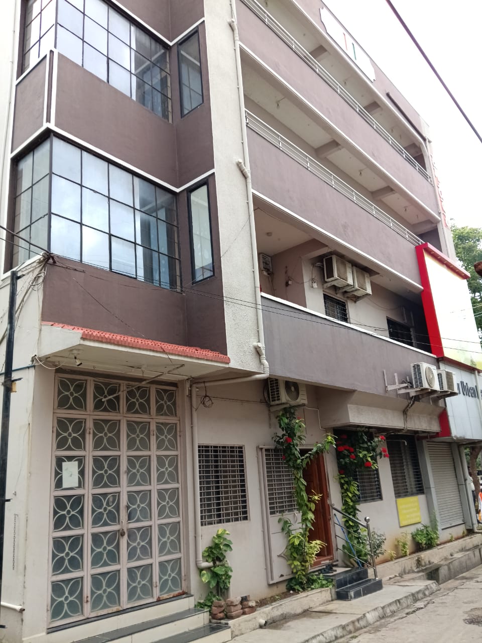 1000 Sq.ft Commercial Hall for Rent – Seema Tower, Latur