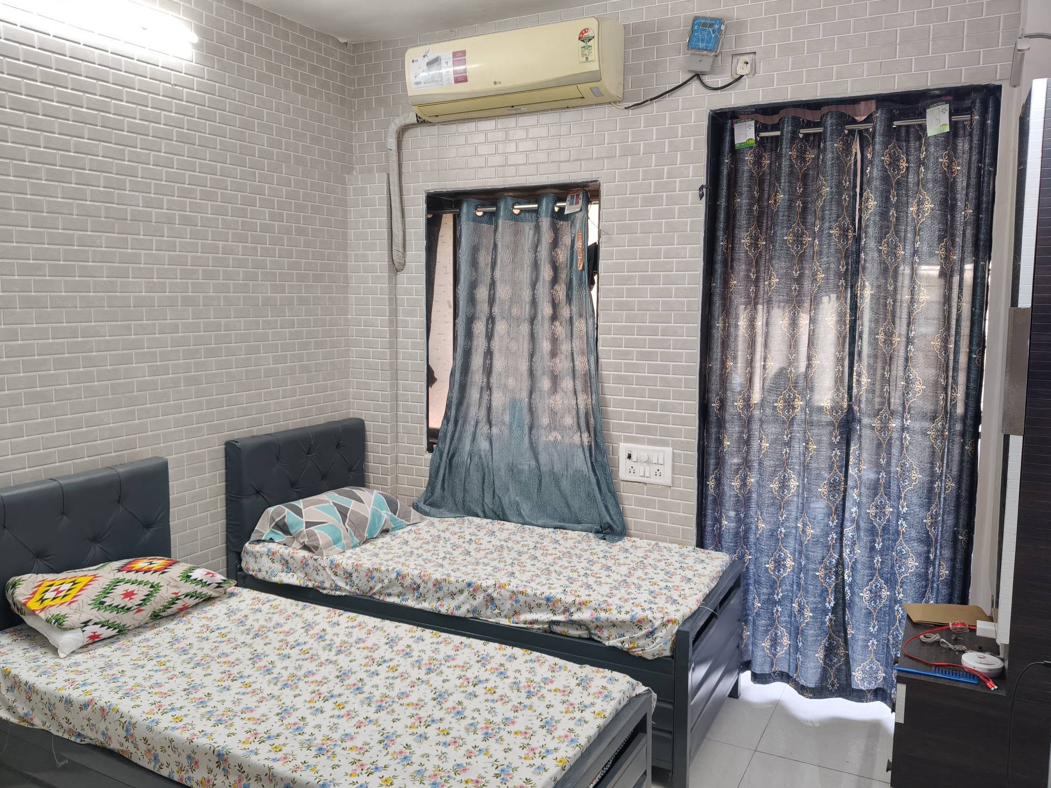 PG Accommodation for Boys & Girls in Santacruz East, Mumbai
