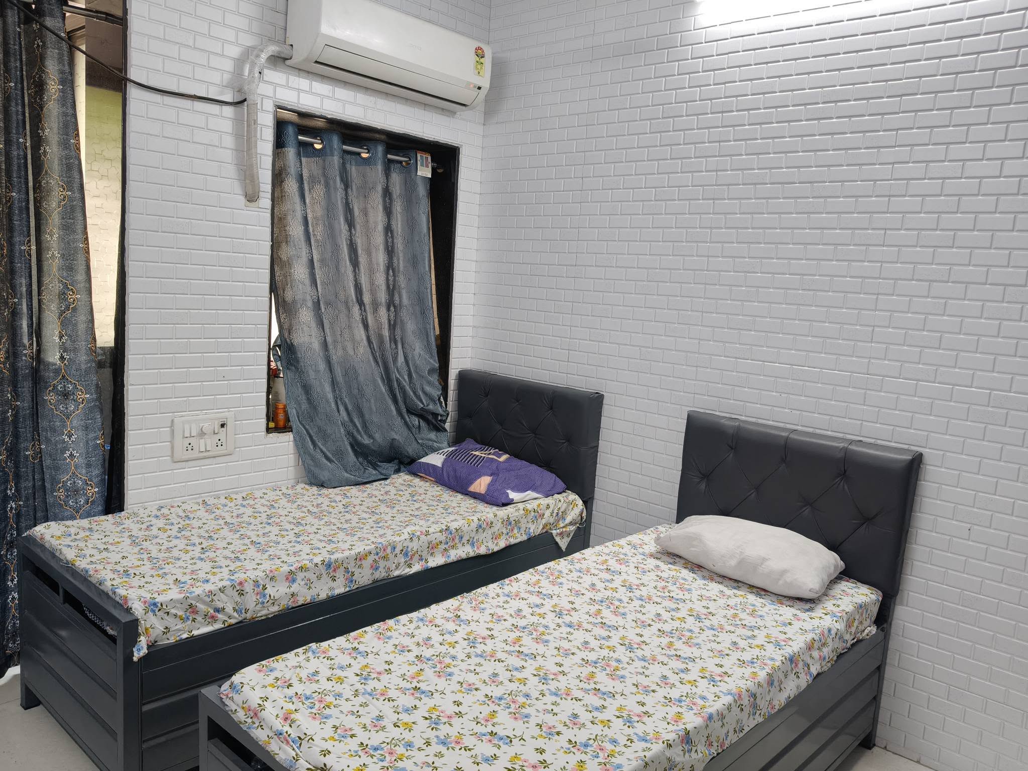 PG Accommodation for Boys & Girls in Santacruz East, Mumbai
