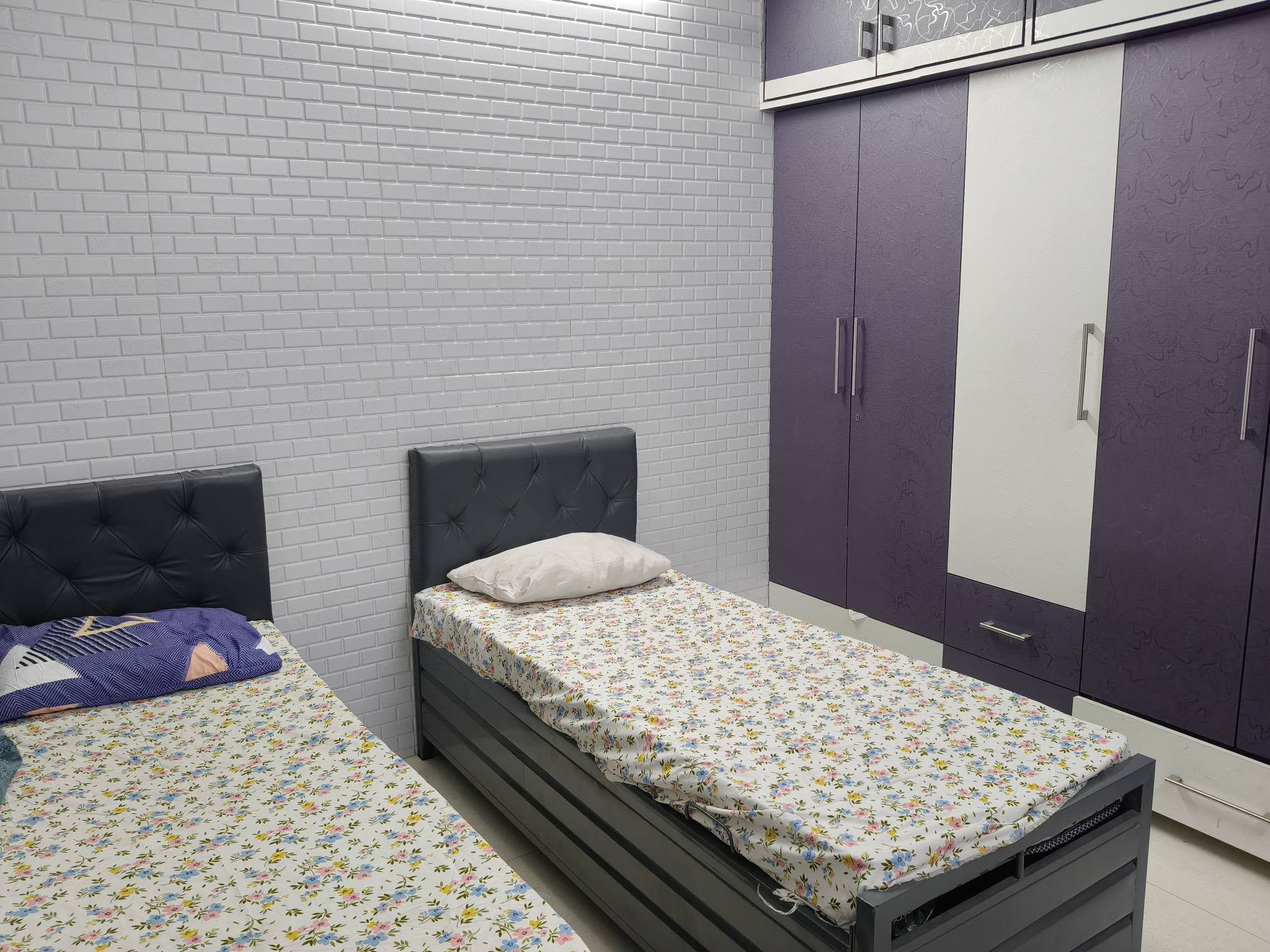 PG Accommodation for Boys & Girls in Santacruz East, Mumbai