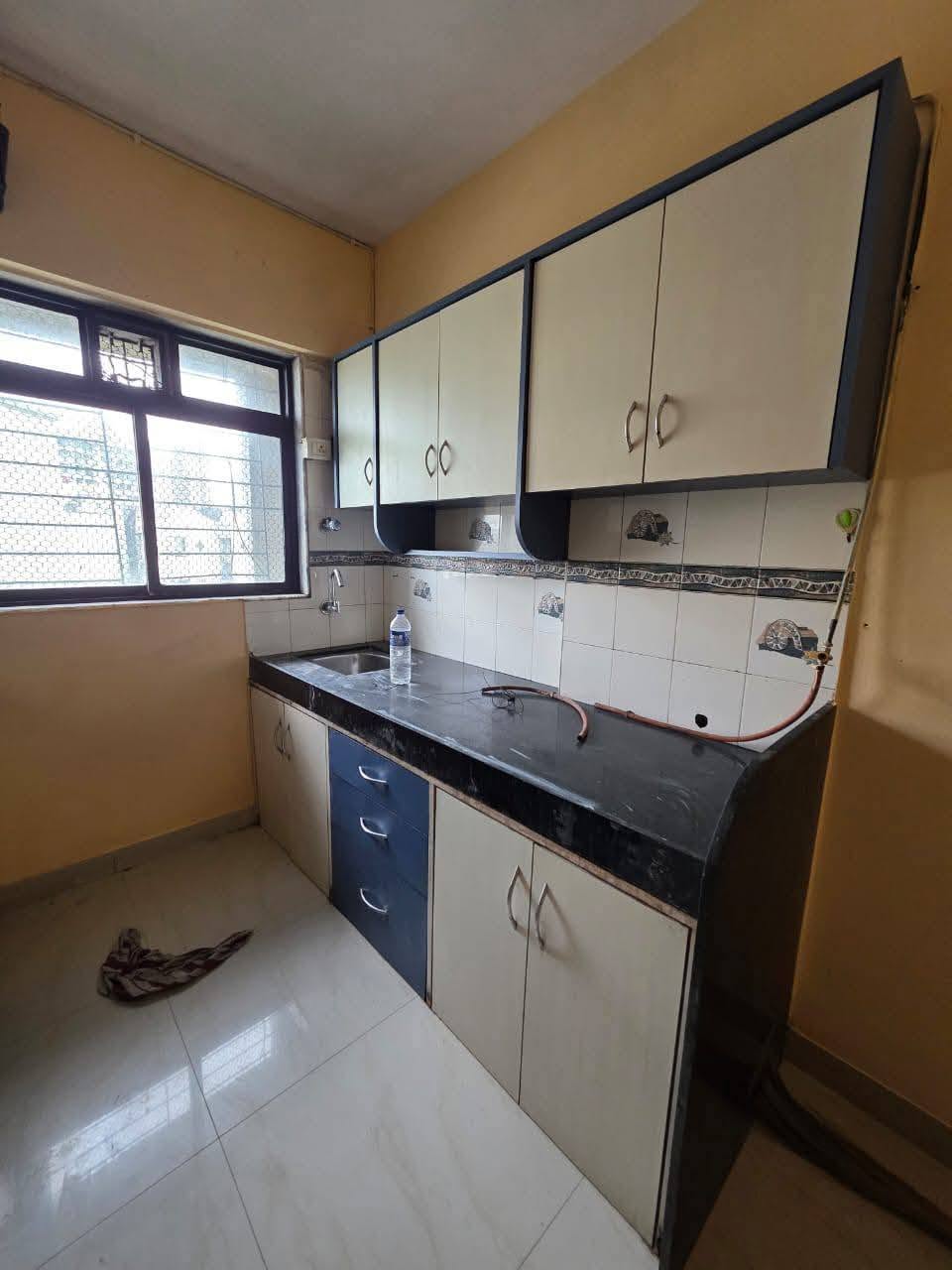 Ready to Move 2BHK Flat for Rent at Malad Link Road, Mumbai
